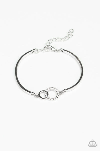 Paparazzi - Simple Sophistication - White Bracelet