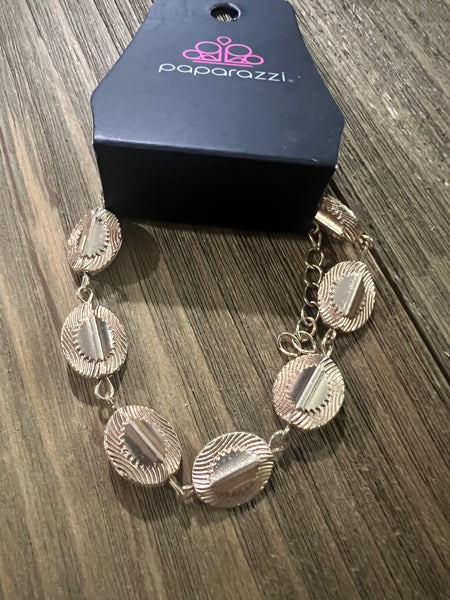Paparazzi - Gold Bracelet Clasp 1850 (D)