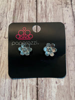 Paparazzi - Starlet Shimmer Earrings Flower White