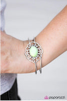 What A Summer - Green - Paparazzi Hinged Bracelet #4763