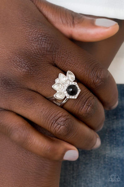 Paparazzi - Crown Coronation - Black Paparazzi Ring